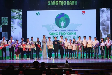 Students sweep awards at green contest