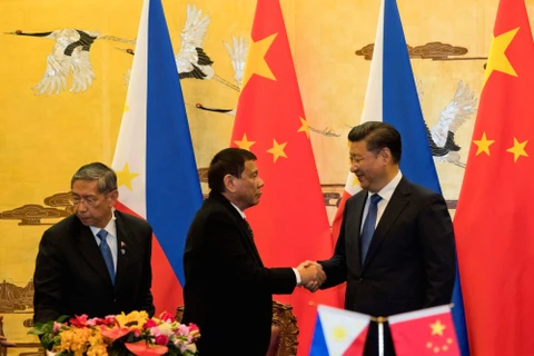 China offers Philippines weapons for drug war