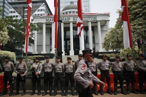Indonesia arrests three over suicide bomb plot