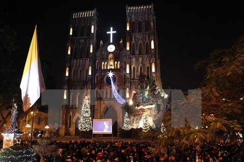 Christmas atmosphere overwhelms streets nationwide 