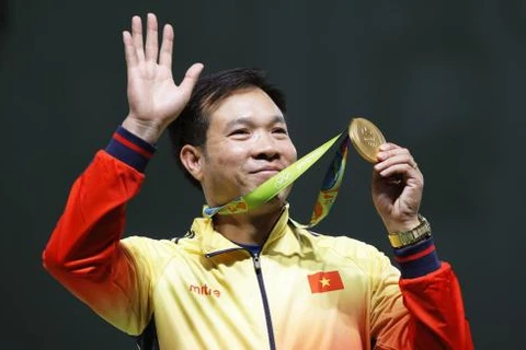 Shooter Hoang Xuan Vinh voted best athlete of 2016