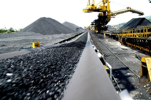 Coal piles up as domestic firms prefer imports