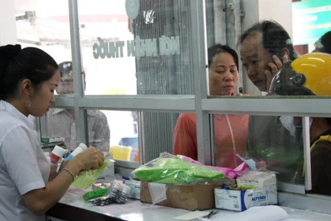 HCM City hospitals conduct first medicine bids