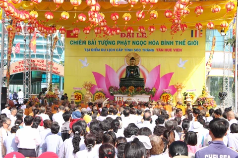 Jade Buddha statue comes to Soc Trang