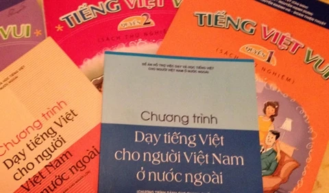 Project improves Vietnamese teaching for expatriates