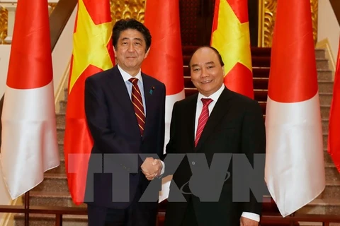 Vietnamese, Japanese PMs agree to elevate ties during talks