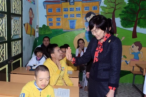 Japan PM’s spouse visits children with disabilities in Vietnam