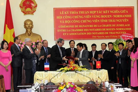 Vietnamese, French notary associations establish twin ties