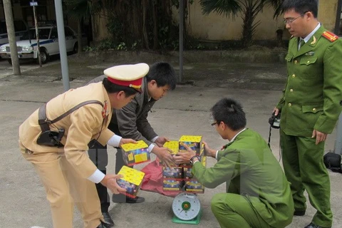 Tay Ninh: Cross-border cracker smuggling increases in run-up to Tet