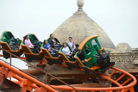 Huge theme park opens in Ha Long