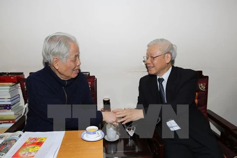 Party chief pays Tet calls to former Party, State leaders 