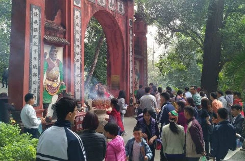 Hung Kings Temples full of worshippers on Lunar New Year