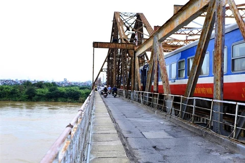 Railways lag behind in Vietnam
