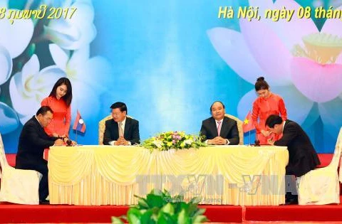 Vietnam affirms ties with Laos at inter-gov’t committee meeting 
