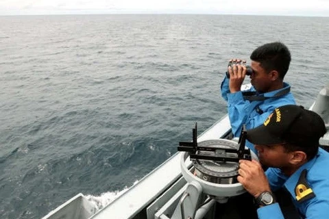 Malaysia: Boat capsizes, leaving 13 missing