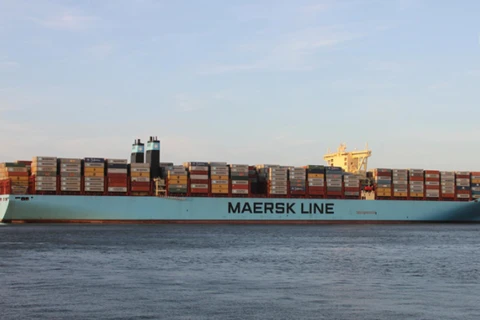 Giant Triple-E container ship docks at Cai Mep int’l terminal