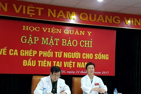 Vietnam conducts first lung-transplant donated from alive persons 
