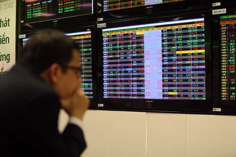 VN-Index rises but investors worry