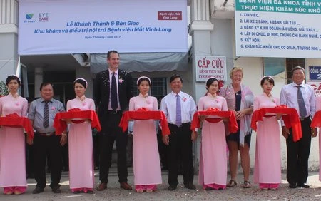 Dutch organisations support eye hospital in Vinh Long 