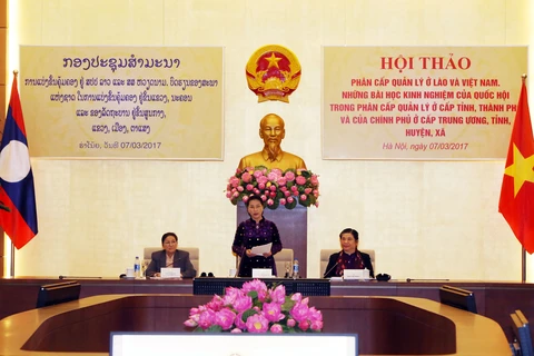 Vietnam, Laos share experience in management decentralisation