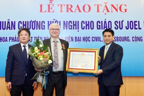 French professor receives Vietnam’s Friendship Order