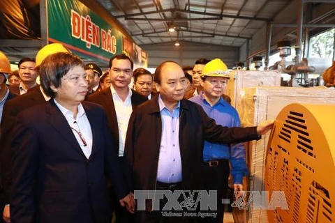 PM inspects waste-to-energy technology model in Ha Nam 