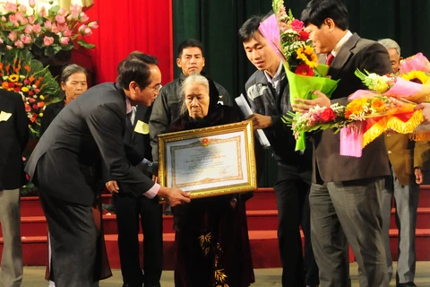 Thua Thien - Hue: 183 women awarded "Heroic Mother" title
