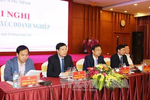 Quang Ninh authorities talk with businesses