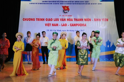 Lao, Cambodian students in Vietnam enjoy traditional festivals