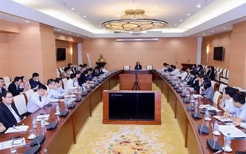 21 Vietnamese banks gather to discuss interest rates
