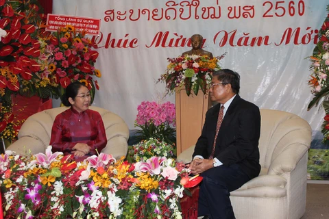HCM City leaders congratulate Laotians on Bunpimay festival