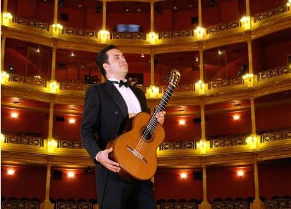 Mexican guitarist to perform in Hanoi
