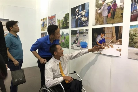 Photo exhibition showcases works by Vietnamese with disabilities