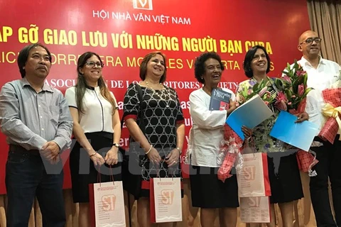 Vietnamese, Cuban writers share experience