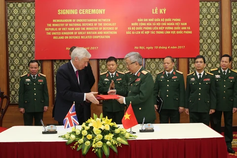 Vietnam, UK boost defence cooperation