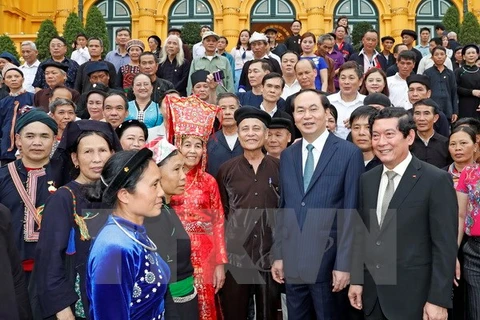 President meets ethnic village chiefs, artisans, prestigious people 
