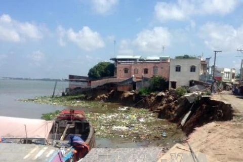 River eats up houses in An Giang