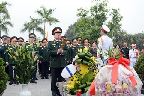 Incense offering commemorates outstanding general