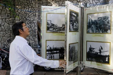 Photo exhibition on 1975 victory opens in Can Tho