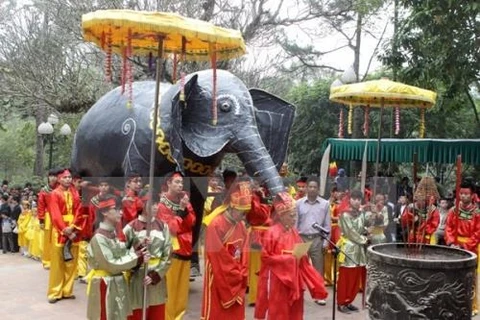 Giong festival attracts visitors