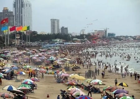 Beaches, eco-tourism spots packed with holiday revellers