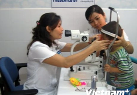 Can Tho: Flying eye hospital provides treatment for children
