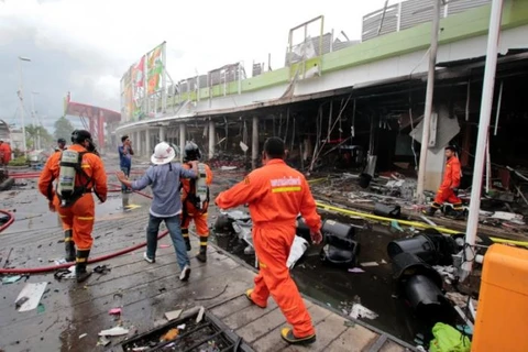 Car bomb attack wounds 42 in southern Thailand