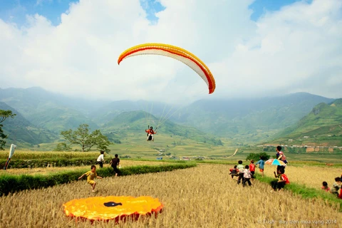 Khau Pha paragliding festival kicks off in Yen Bai