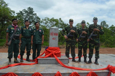 Dak Lak inaugurates border markers on frontier with Cambodia
