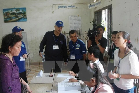 Cambodia begins communal election campaigns