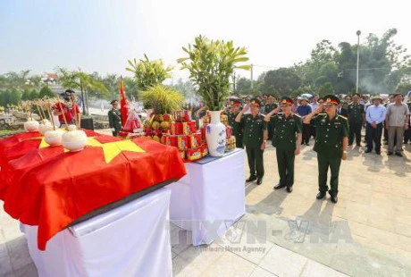 Dien Bien repatriates remains of voluntary soldiers from Laos 