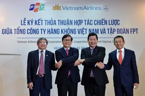 Vietnam Airlines, FPT sign cooperation agreement