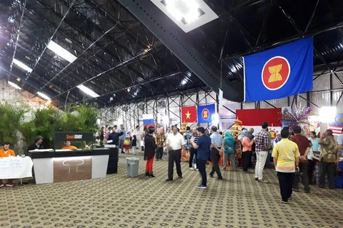 Vietnam joins charity bazaar in Venezuela 