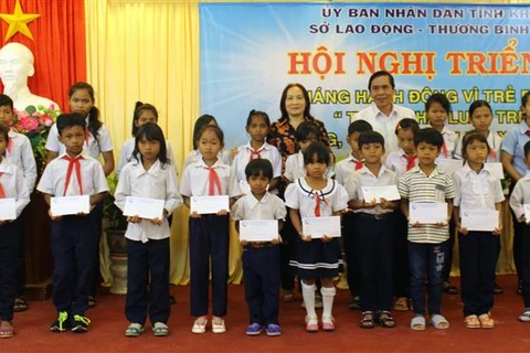 Children in HCM City, Khanh Hoa receive gifts for Children’s Day